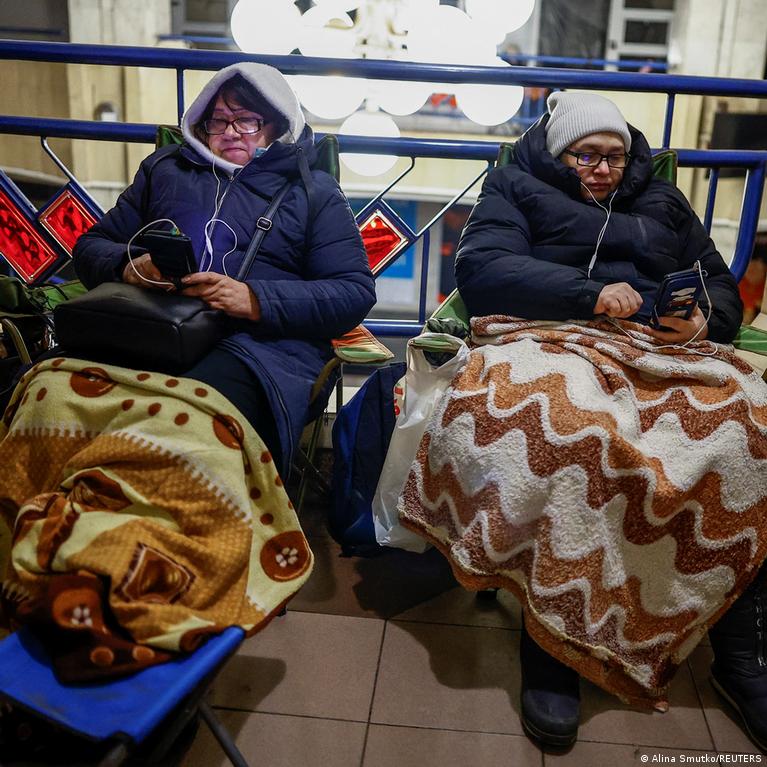 Kyjivo Gyventojai Susiduria Su Aliu Be Ilumos Ir Elektros