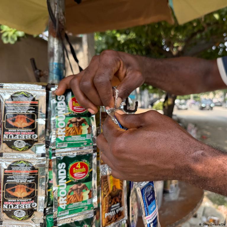 Nigerijoje Kyla Neaikum Dl Draudimo Parduoti Alkohol Maieliuose