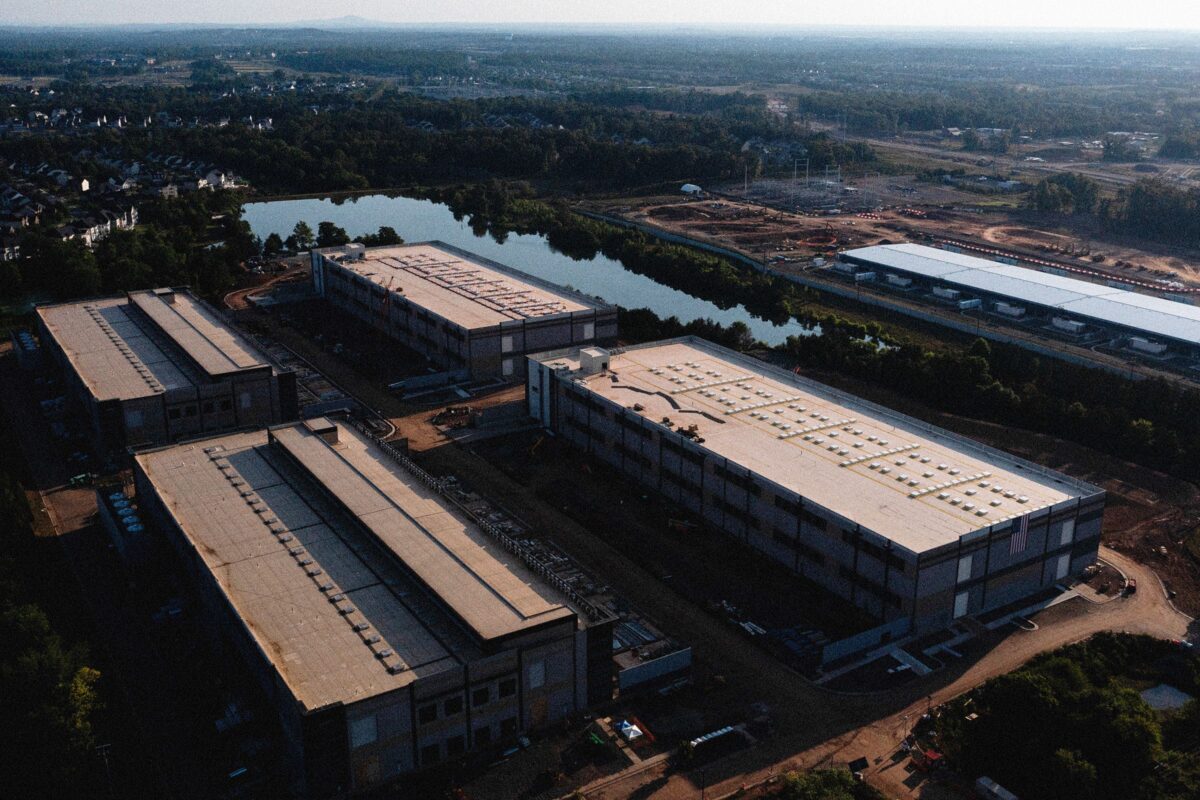 Niujorkas svarsto stabdyti duomenų centrų plėtrą dėl klimato ir energijos kainų