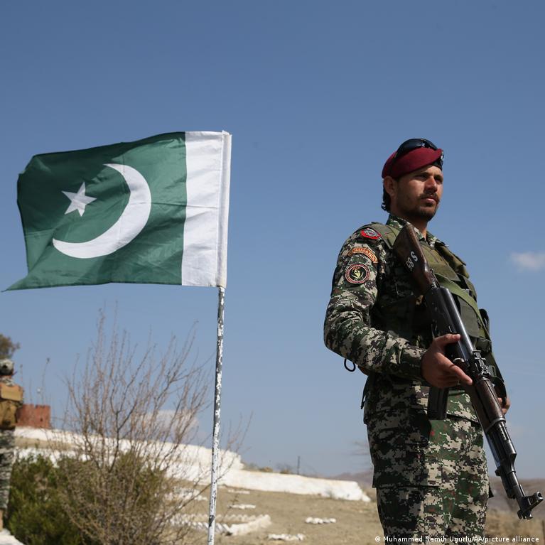 Pakistanas Pranea Apie Smgius Kovotoj Stovykloms Prie Afganistano Sienos