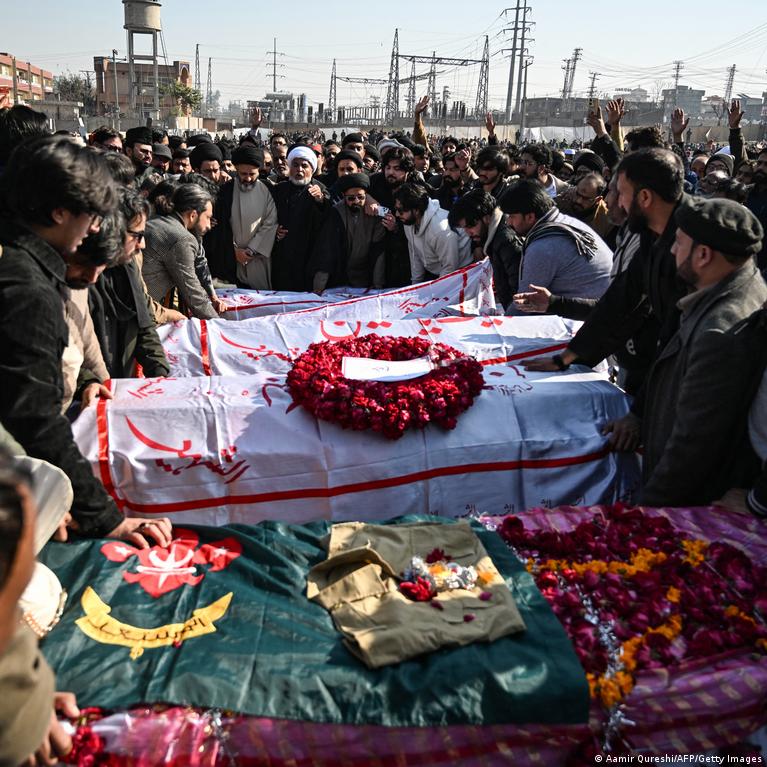 Pakistane Is Grupuot Prisim Atsakomyb U Mirtin Sprogim Meetje