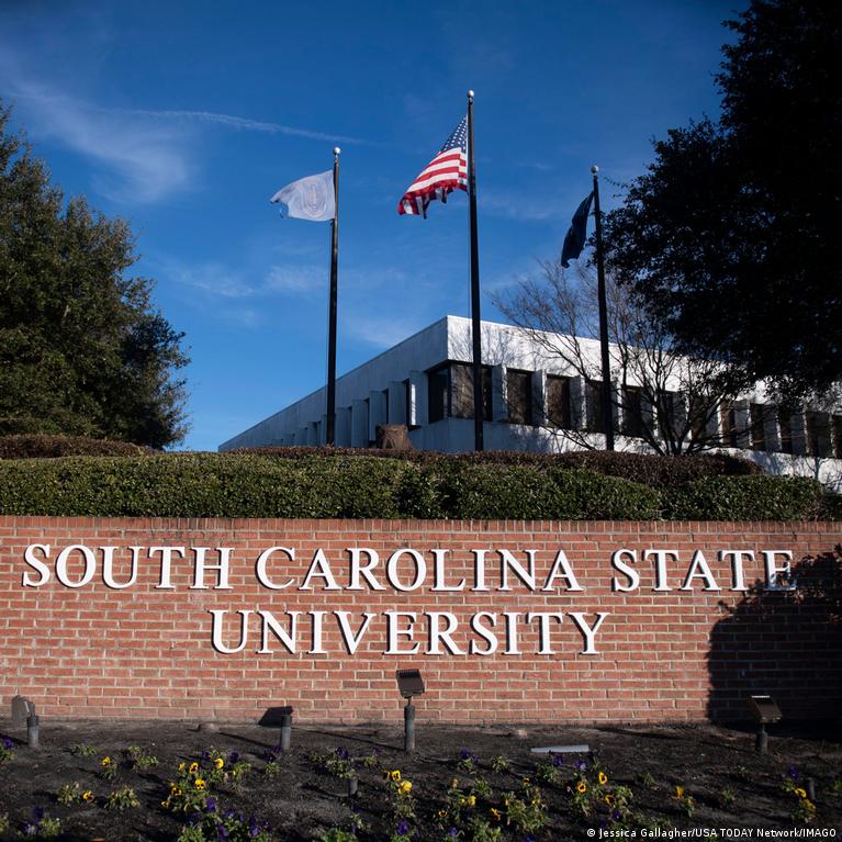 Piet Karolinos Universitete Per Audym Uvo Du Mons