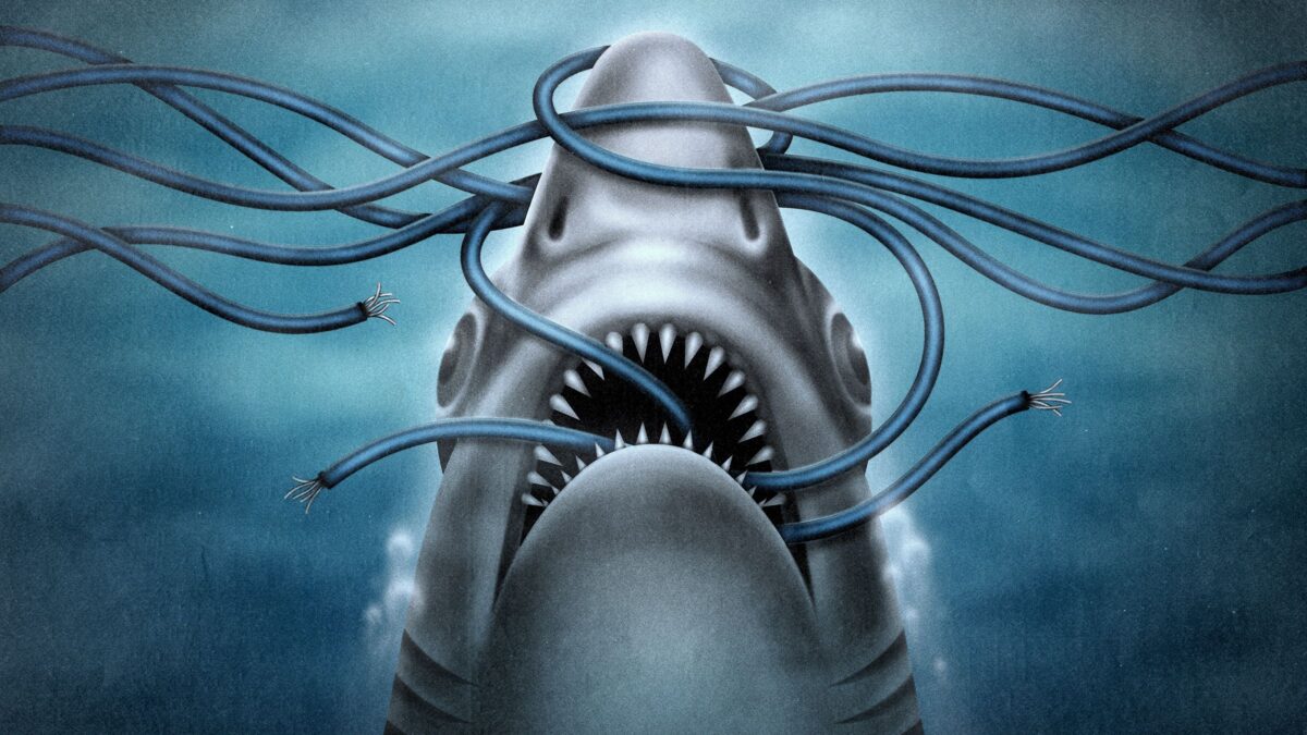 Pirmasis Transokeaninis Viesolaidinis Kabelis Paalinamas I Vandenyno Dugno