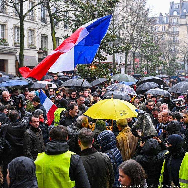 Pranczijoje Pradtas Tyrimas Dl Deiniojo Aktyvisto Nuudymo Liono Mieste