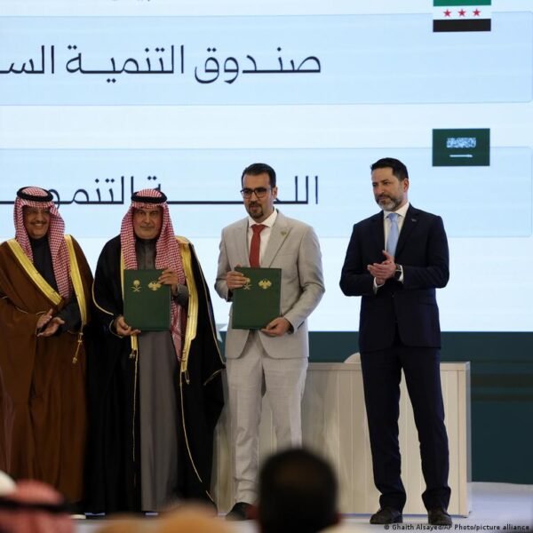 Sirija Ir Saudo Arabija Pasira Svarb Investicij Paket