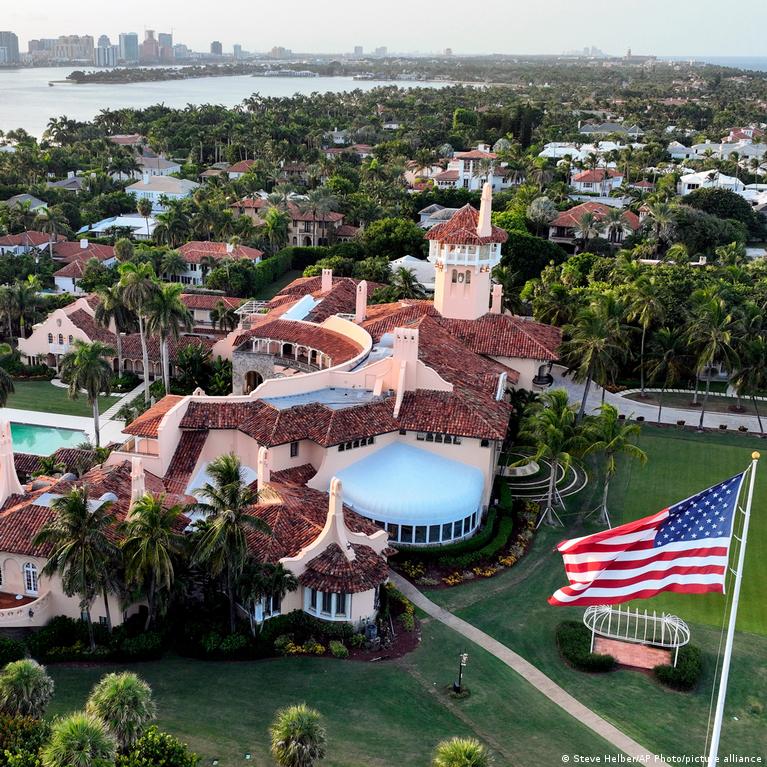 Slaptosios Tarnybos Agentai Nuauna Vyr Prie Trumpo Rezidencijos Mar A Lago