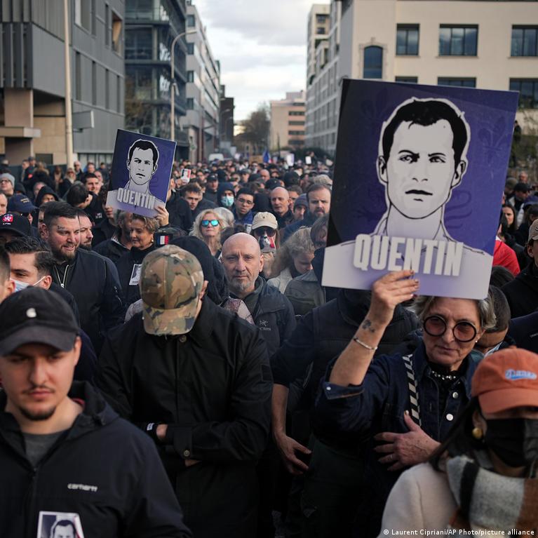 Tkstaniai Susirinko Liono Mieste Pagerbti Nuudyto Kratutins Deins Aktyvisto Quentino Deranque