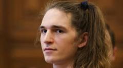 Vokiei Aktyvistas Nuteistas Kalti Vengrijoje U Ipuolius Naci Mitinge