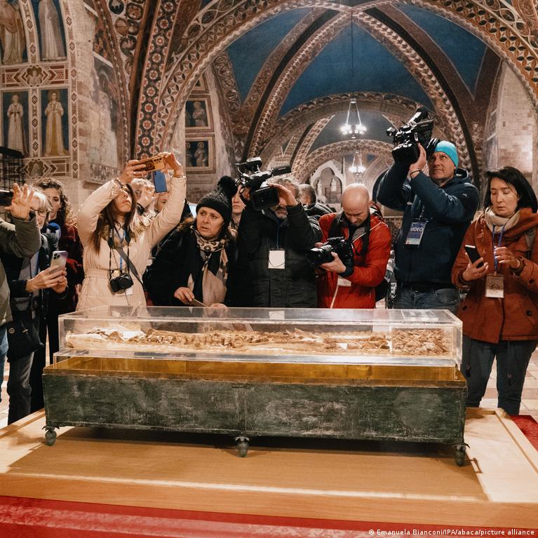 V Prancikaus Asyieio Palaikai Eksponuojami Asyiuje