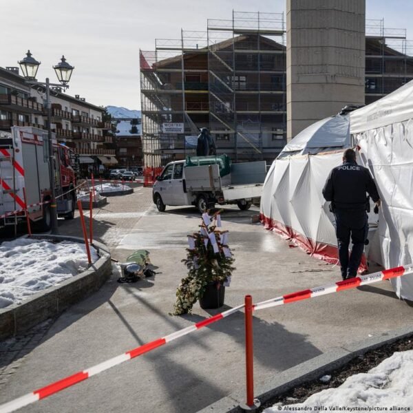 Veicarijoje Gaisro Auk Memorialas Usiliepsnojo