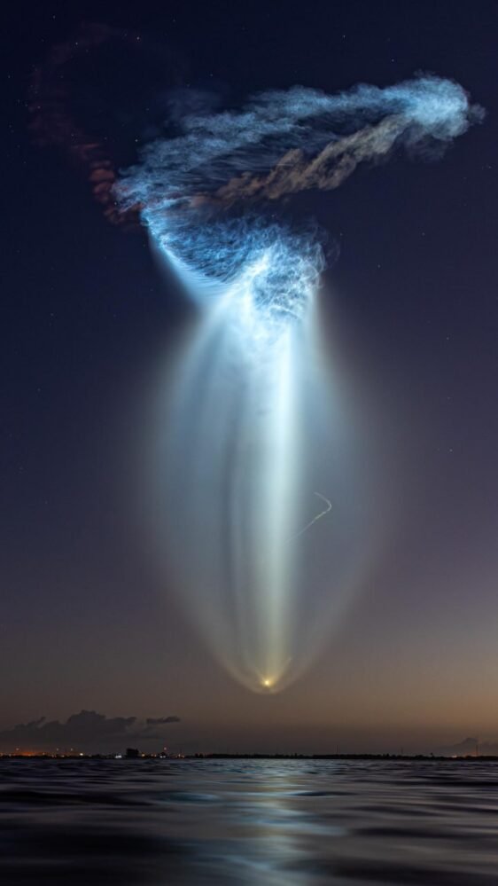 10673 Optinis Fenomenas Kosminė Medūza Raketos Falcon 9 Paleidi