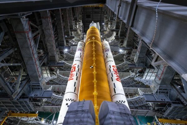 1386 Artemis 2 Raketa Vėl Pasiruošusi Startui Po Techninių Neskla