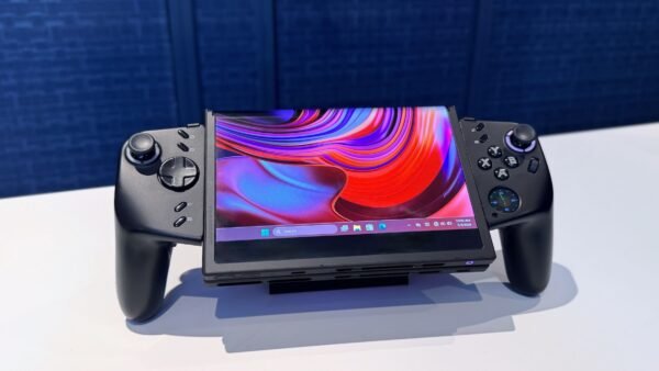 20397 Lenovo Pristatė Nešiojamą žaidimų Konsolę Legion Go Fold Su