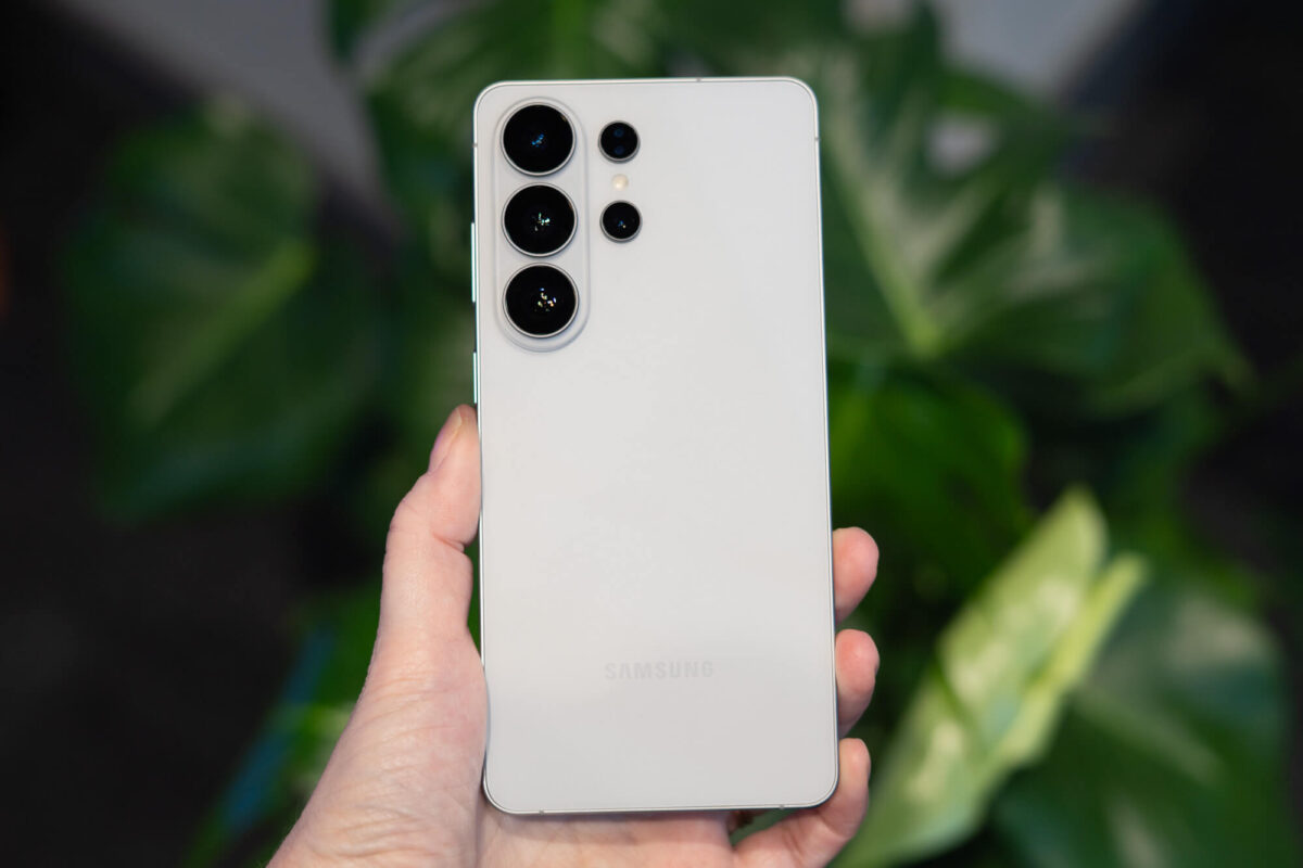 Samsung Galaxy S26 serija: naujos išmaniosios telefonų linijos pristatymas ir vidinės struktūros analizė