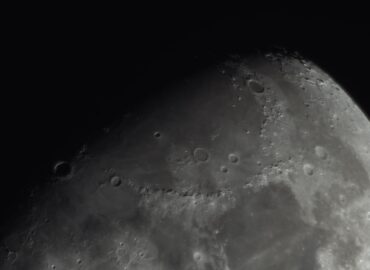 2359 Fotografas Užfiksavo Mėnulį Su Pažymėtomis Reljefo Detalėmis