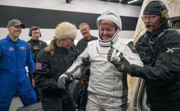 3247 Nasa Astronautas Patyrė Netikėtą Sveikatos Sutrikimą Tarptau
