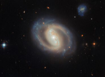 3248 Ic 486 Spiralinė Galaktika Su Aktyviu Branduoliu Dvynių žva