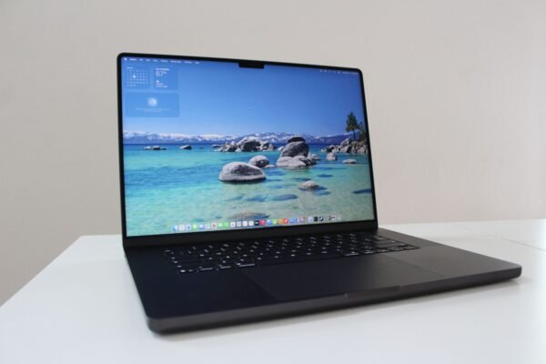 Apple Macbook Pro Su M5 Max Greiiausias Macbook Iki Iol
