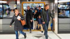 Australijos valstijos siūlo nemokamą viešąjį transportą dėl augančių degalų kainų