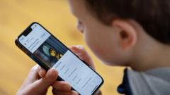 Austrija siūlo draudimą vaikams iki 14 metų naudotis socialiniais tinklais