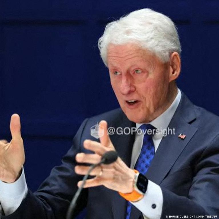 Bill Clinton Neigia Inojs Apie Jeffrey Epsteino Seksualinius Nusikaltimus