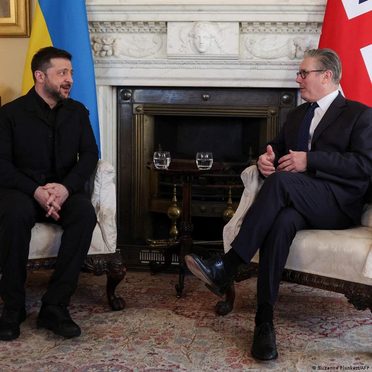 Didiosios Britanijos Lyderis Ragina Ilaikyti Dmes Ukrainai Nepaisant Karo Irane