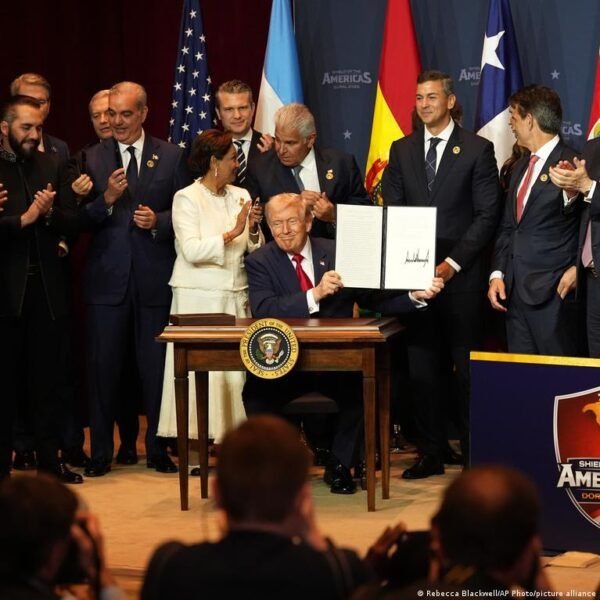 Donaldas Trumpas Pradeda Amerik Skyd Regionin Koalicij