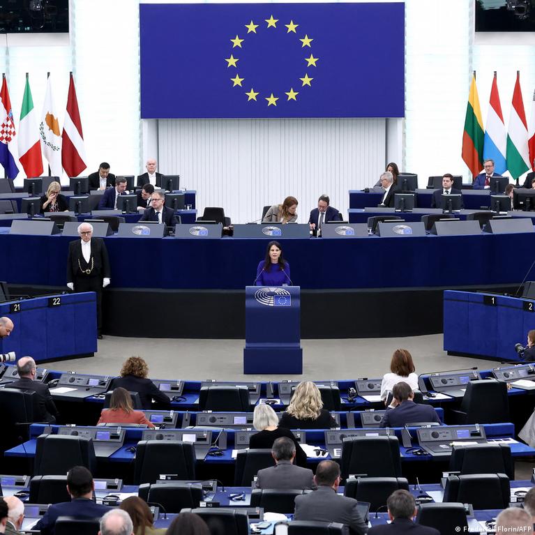 Europos Centro Dein Vis Daniau Bendradarbiauja Su Kratutine Deine