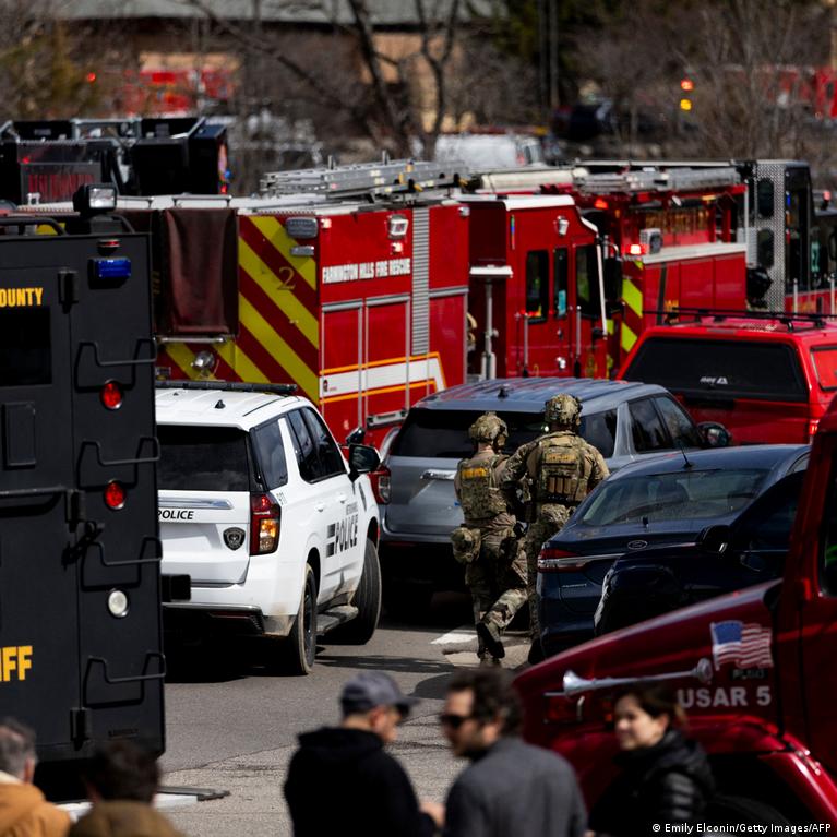 Ginkluotas Vyras Uvo Po Ipuolio Prie Sinagog Detroito Rajone