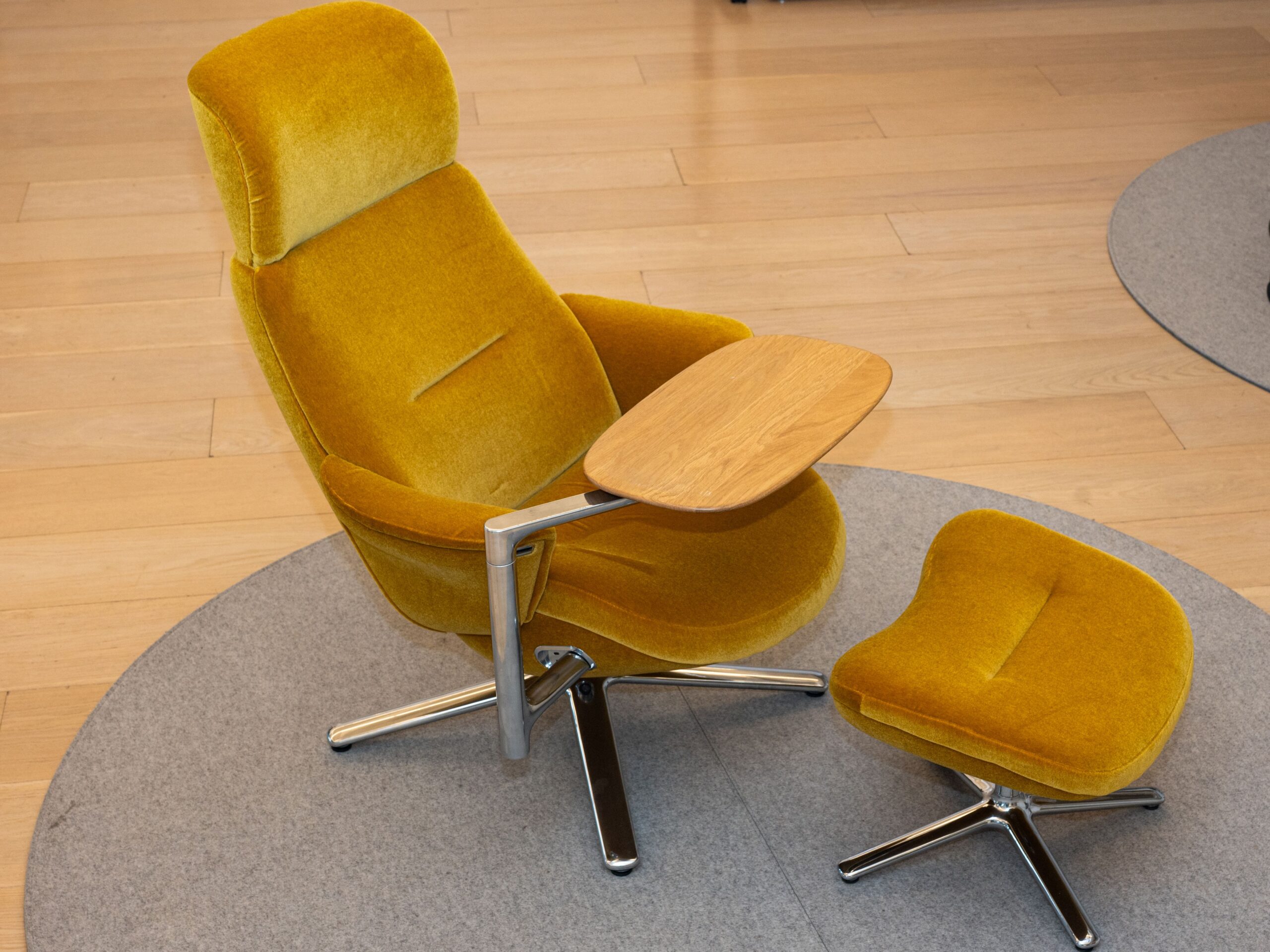 Humanscale Pristato 15 Tkst Doleri Verts Diffrient Lounge Kd