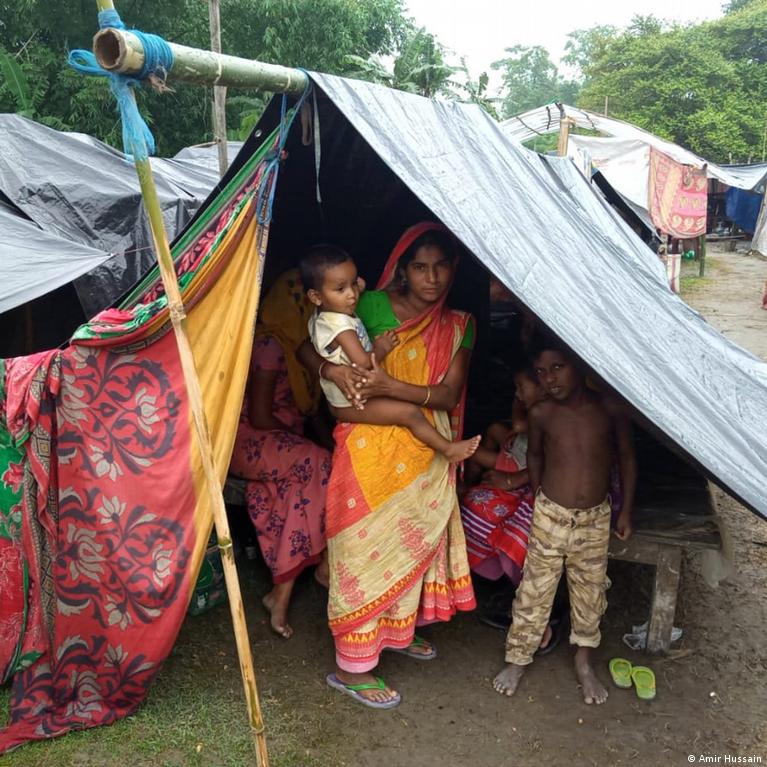 Indijoje potvyniai smogia labiausiai pažeidžiamoms bendruomenėms Indijoje Potvyniai Smogia Labiausiai Paeidiamoms Bendruomenms