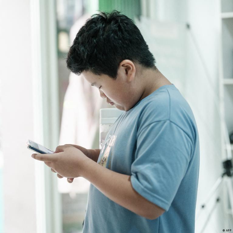 Indonezija Udraud Socialinius Tinklus Vaikams Iki 16 Met