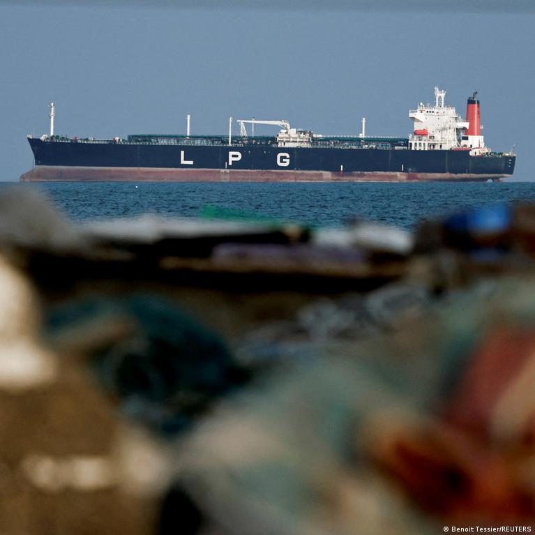 Iranas tariamai renka milijonus iš Hormuzo sąsiaurio mokesčių Iranas Tariamai Renka Milijonus I Hormuzo Ssiaurio Mokesi