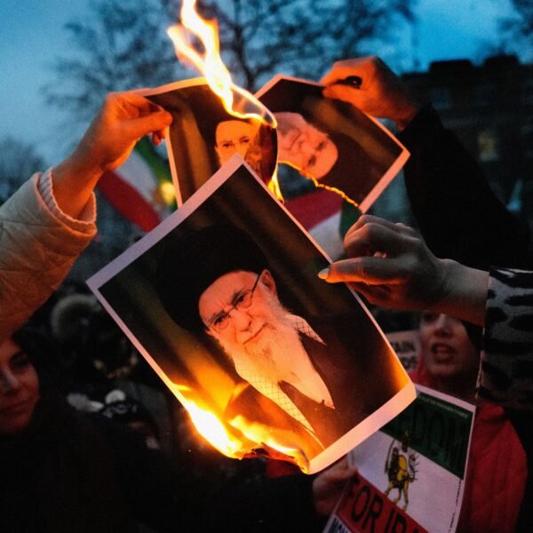 Irano Ajatolos Khamenei Mirties Gandai Sukelia Sumait Kalshi Platformoje