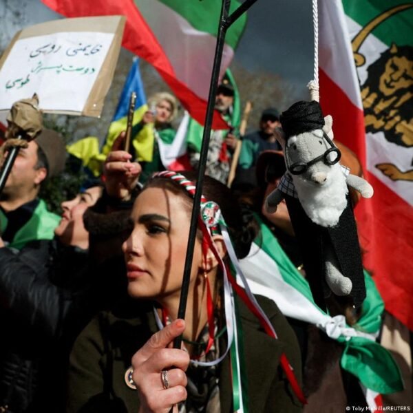 Irano Lyderio Ali Khamenei Tis Sukl Prietaringas Reakcijas Alyje