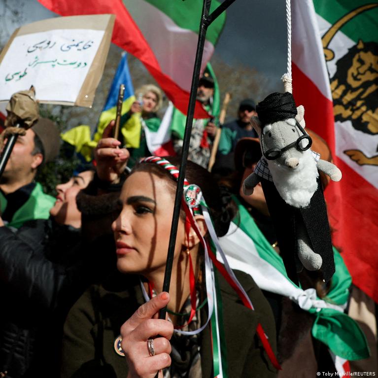 Irano Lyderio Ali Khamenei Tis Sukl Prietaringas Reakcijas Alyje