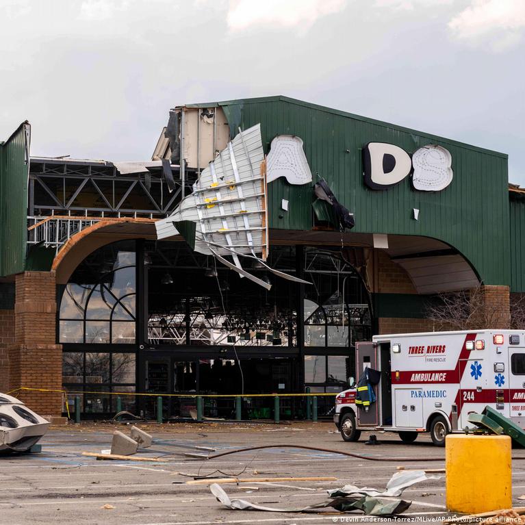 Jungtinse Valstijose Siautj Tornadai Nusine Gyvybes Oklahomoje Ir Miigane