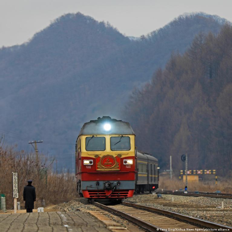 Kinija Ir Iaurs Korja Atnaujina Keleivi Susisiekim Stiprindamos Santykius