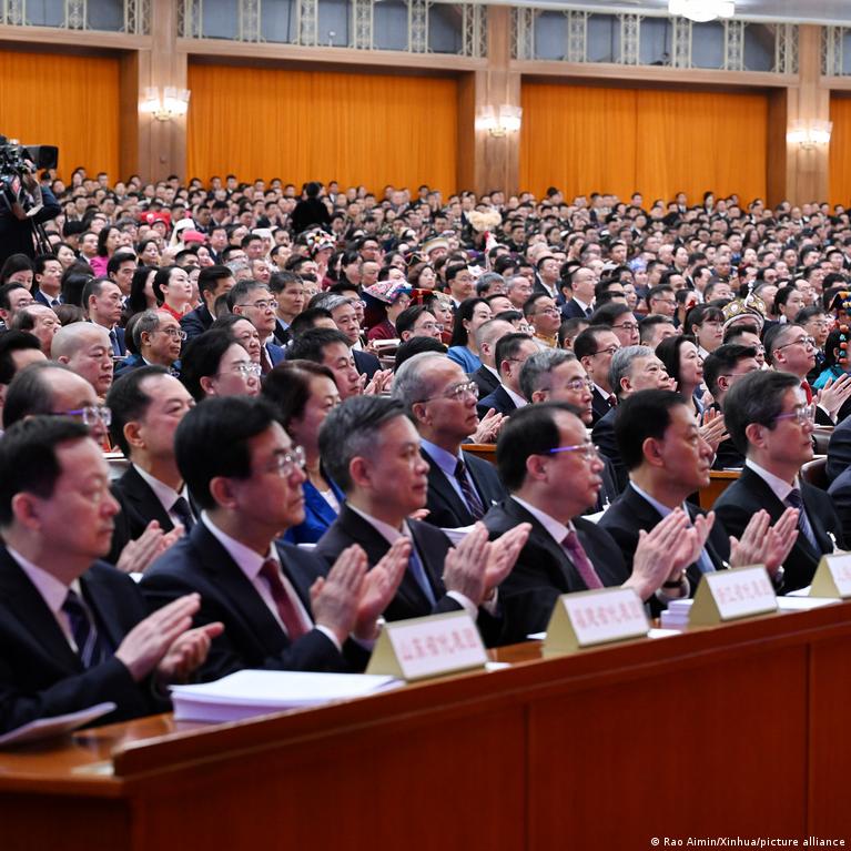 Kinija planuoja investicijas į naujas technologijas ir vidaus paklausą