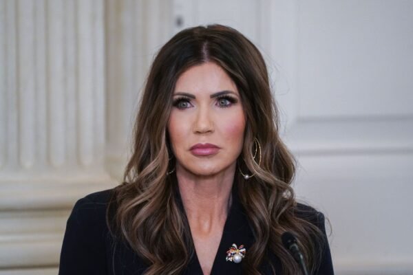 Kristi Noem Susiduria Su Kritika Dl Prietaring Veiksm