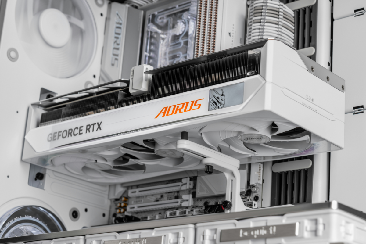 NVIDIA išleidžia pataisą, sprendžiančią įtampos ribojimo problemą RTX vaizdo plokštėse