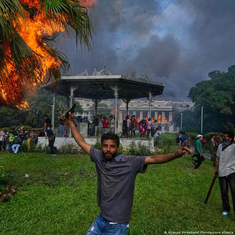Nepale Sulaikytas Buvs Energetikos Ministras Tariant Pinig Plovimu