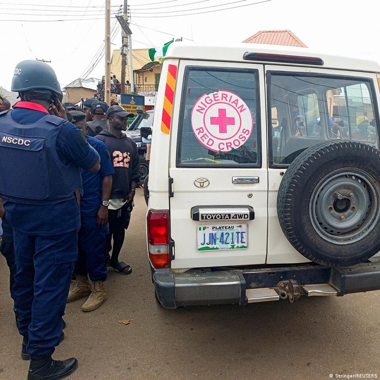 Nigerijoje Vestas Komendanto Valanda Po Ipuolio Prie Universiteto