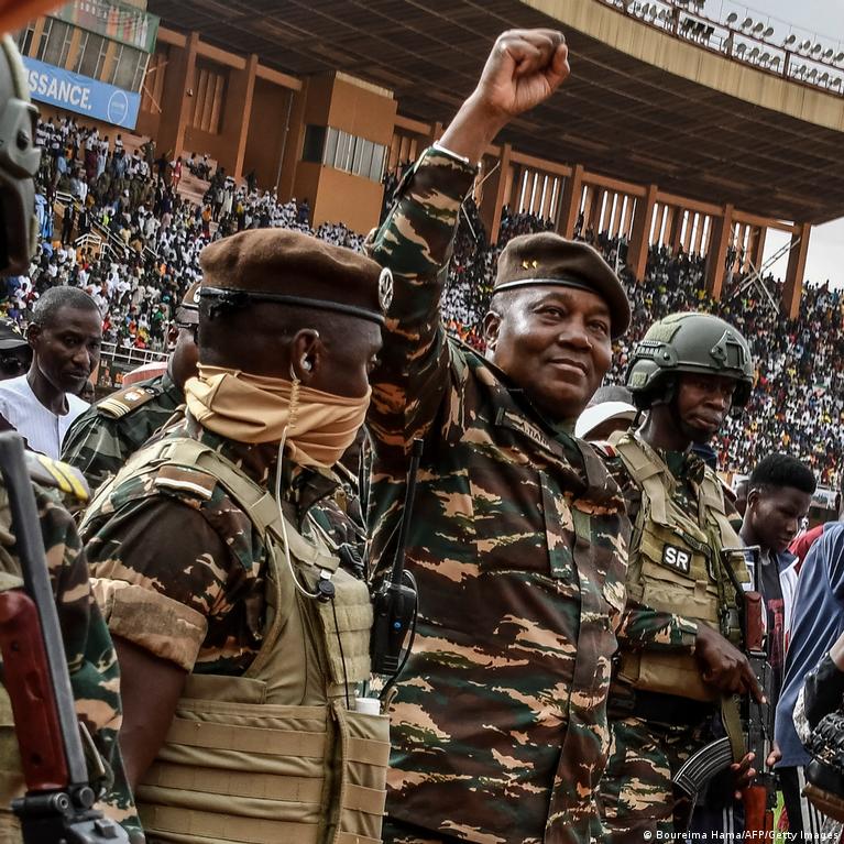 Nigerijos Chunta Atmeta Es Raginim Paleisti Nualint Prezident Bazoum