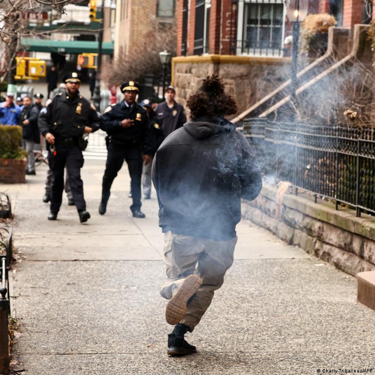 Niujorke Sulaikytas Vyras Po Rengini Metimo Per Anti Islamo Miting