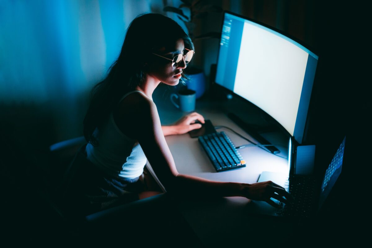 OpenAI planuoja leisti intymų bendravimą su ChatGPT: ekspertai įspėja dėl privatumo