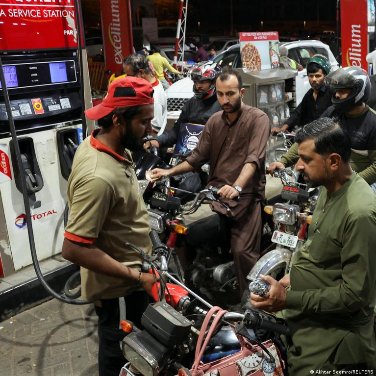 Pakistanas Udaro Mokyklas Ir Maina Ilaidas Dl Konflikto Irane