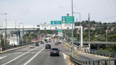 Prancūzijoje atskleistas skandalas dėl neteisėtų automobilių keliuose