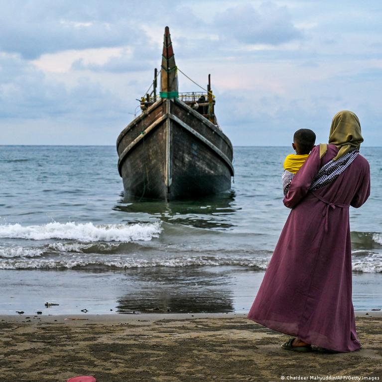 Rohingya Bga I Mianmaro Ir Bangladeo Rizikuodami Gyvybmis Jroje