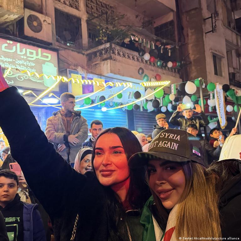 Sirijos moterys siekia teisinių reformų dėl dingusių vyrų Sirijos Moterys Siekia Teisini Reform Dl Dingusi Vyr